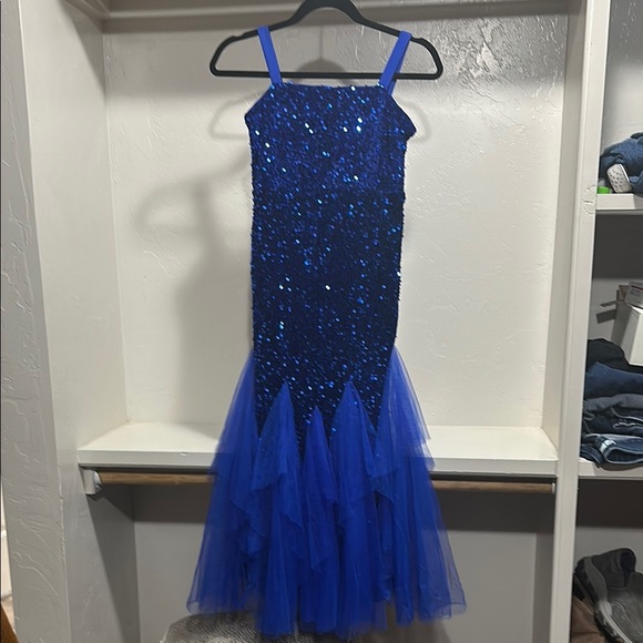 Formal Blue Dress with Sparkling Sequins and Flowing Tulle Skirt - Picture 1 of 7